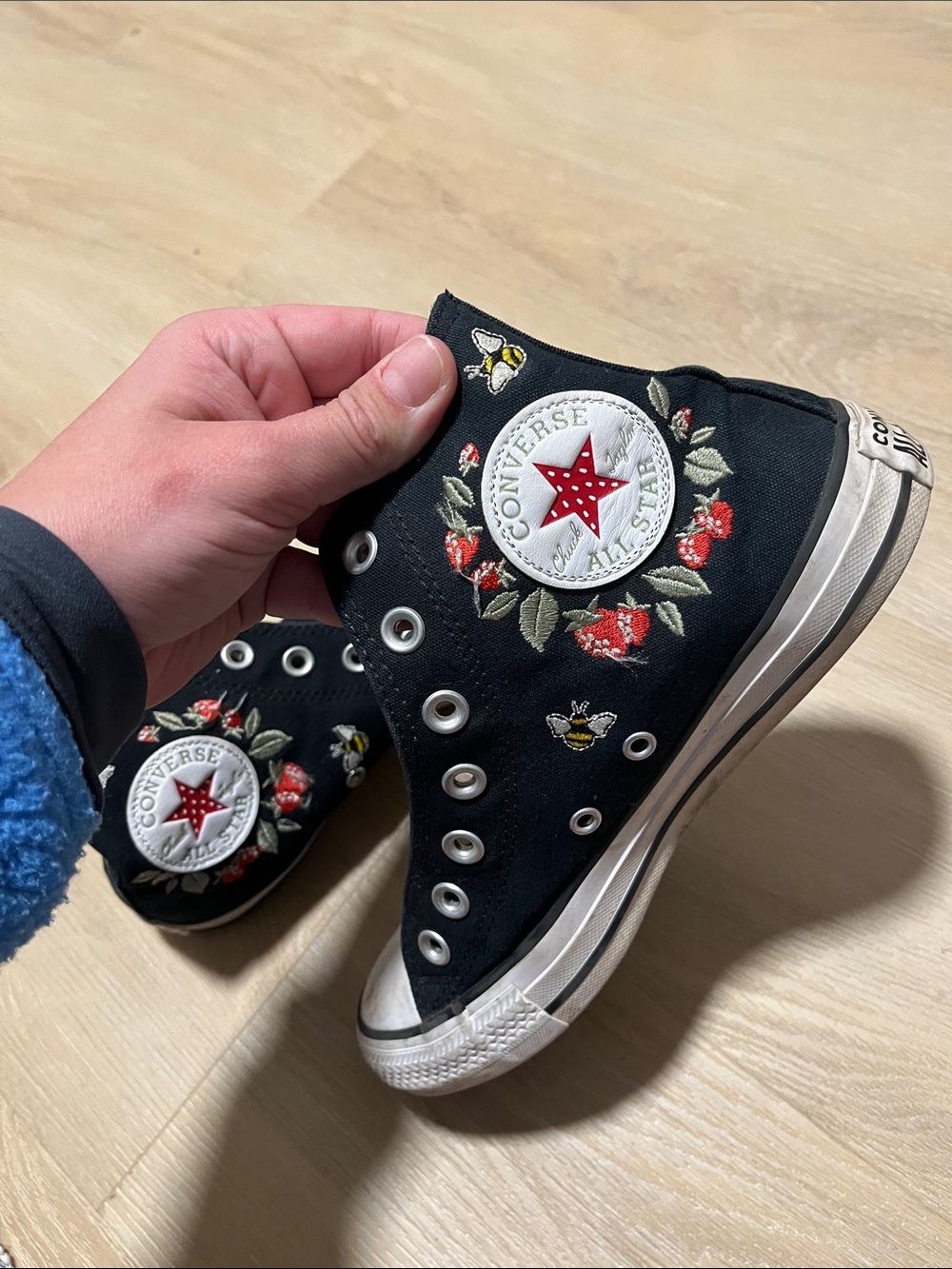Converse Black High Tops Embroidered Strawberry Size 7 - Picture 2 of 10